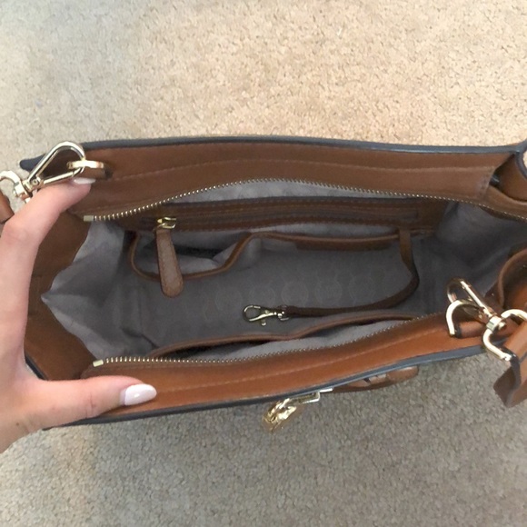 USED LIKE NEW Michael Kors crossbody bag - Picture 4 of 7